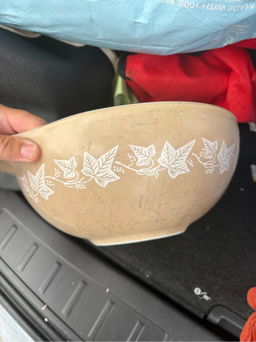 Pyrex Sandalwood Leaves Cinderella mixing bowl.